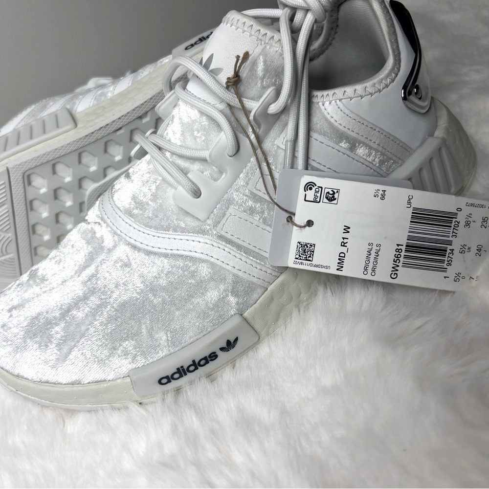 Adidas NMD R1 Velour White Silver Running Workout Shoes GW5681 Women's Size 7